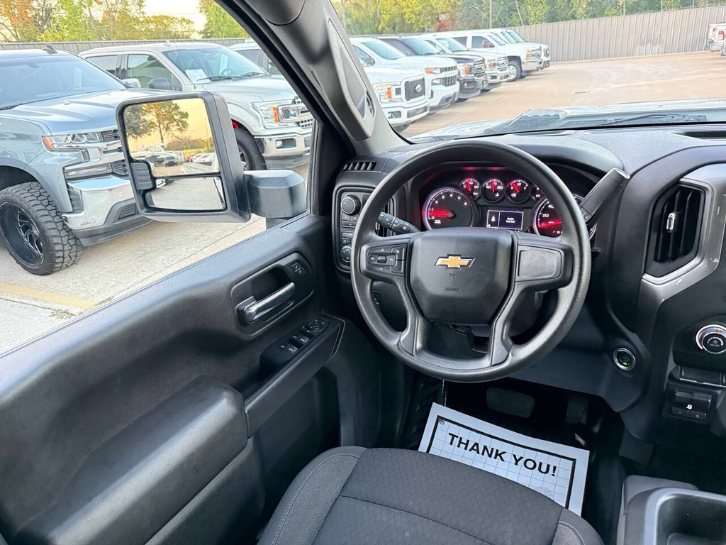 Chevrolet Silverado 2500HD Vehicle Full-screen Gallery Image 19