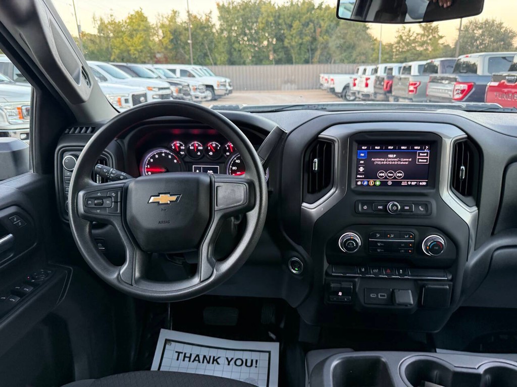 Chevrolet Silverado 2500HD Vehicle Full-screen Gallery Image 21