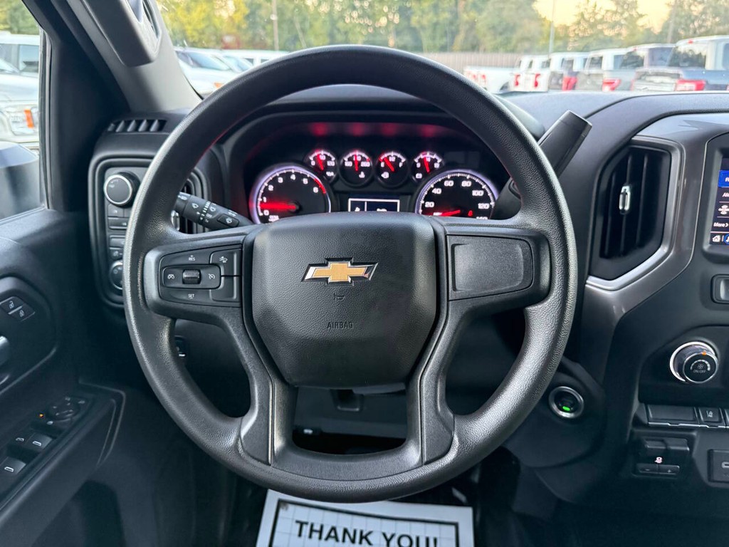 Chevrolet Silverado 2500HD Vehicle Full-screen Gallery Image 22