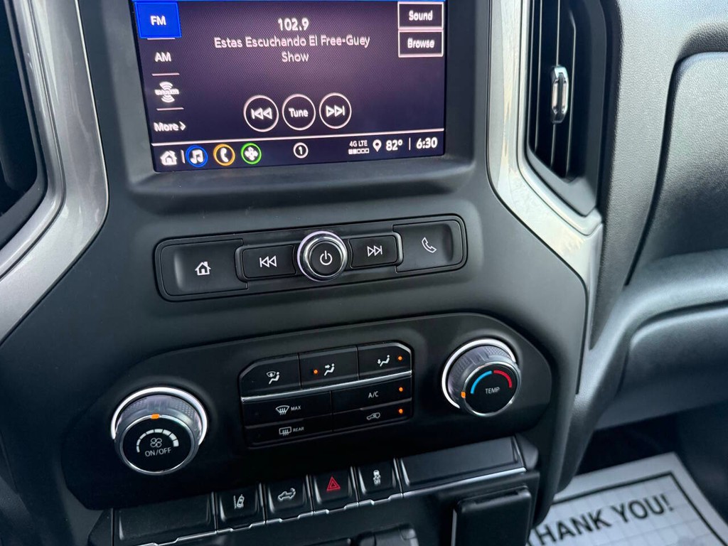 Chevrolet Silverado 2500HD Vehicle Full-screen Gallery Image 27