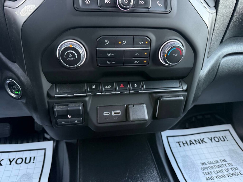 Chevrolet Silverado 2500HD Vehicle Full-screen Gallery Image 28