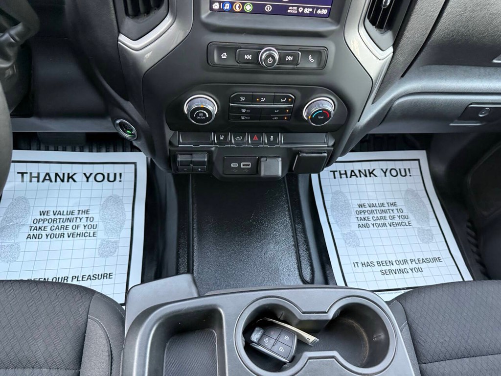 Chevrolet Silverado 2500HD Vehicle Full-screen Gallery Image 29