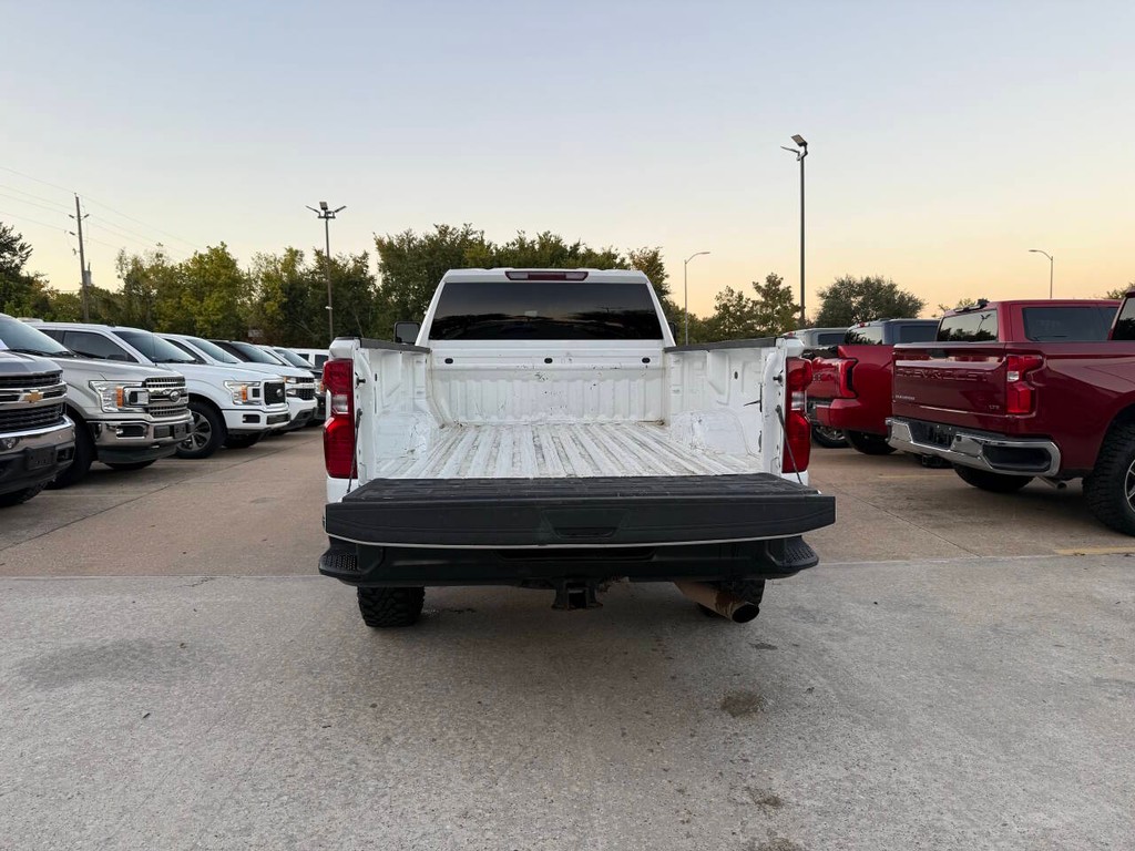 Chevrolet Silverado 2500HD Vehicle Full-screen Gallery Image 36