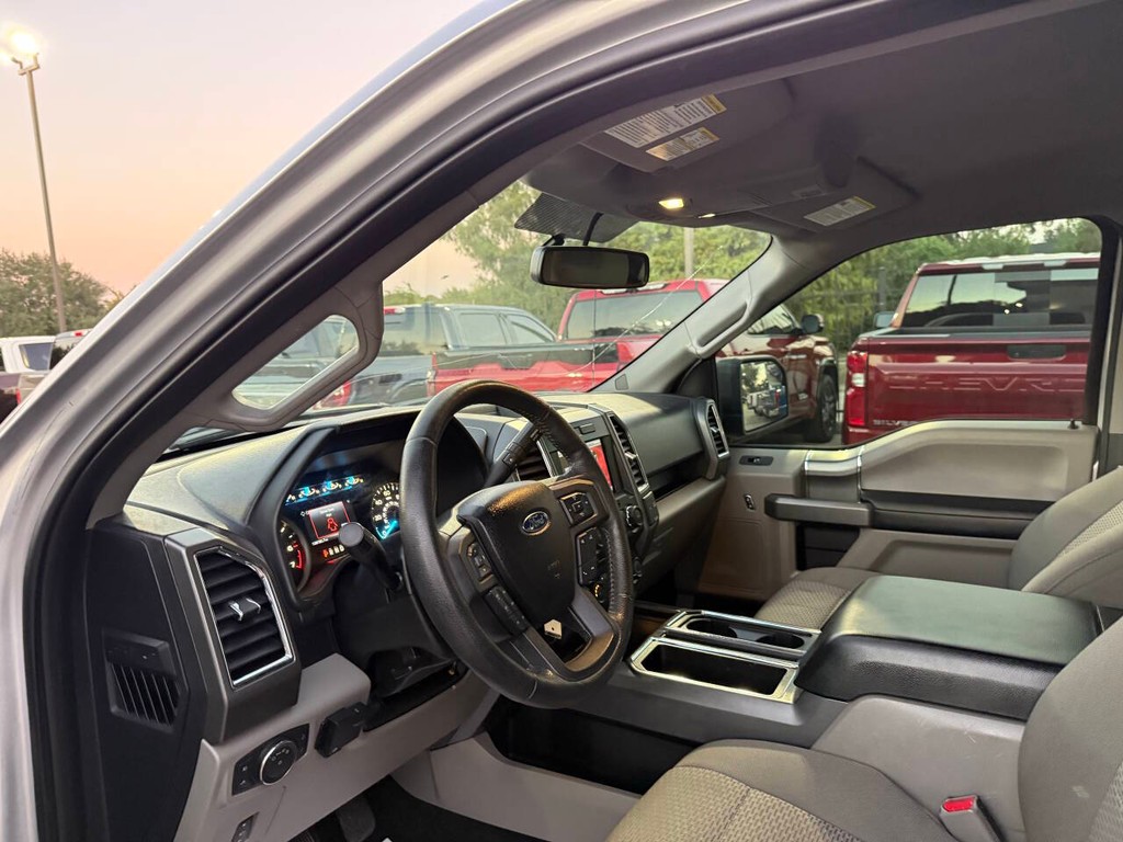 Ford F-150 Vehicle Full-screen Gallery Image 06