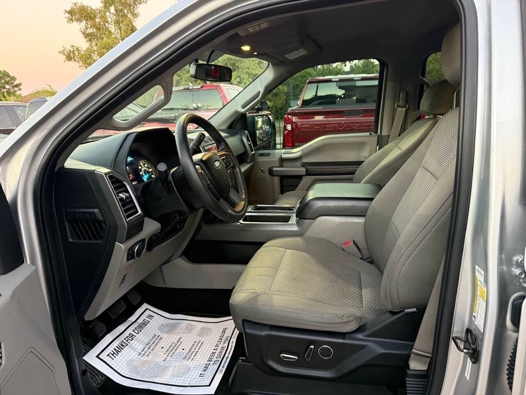 Ford F-150 Vehicle Full-screen Gallery Image 07