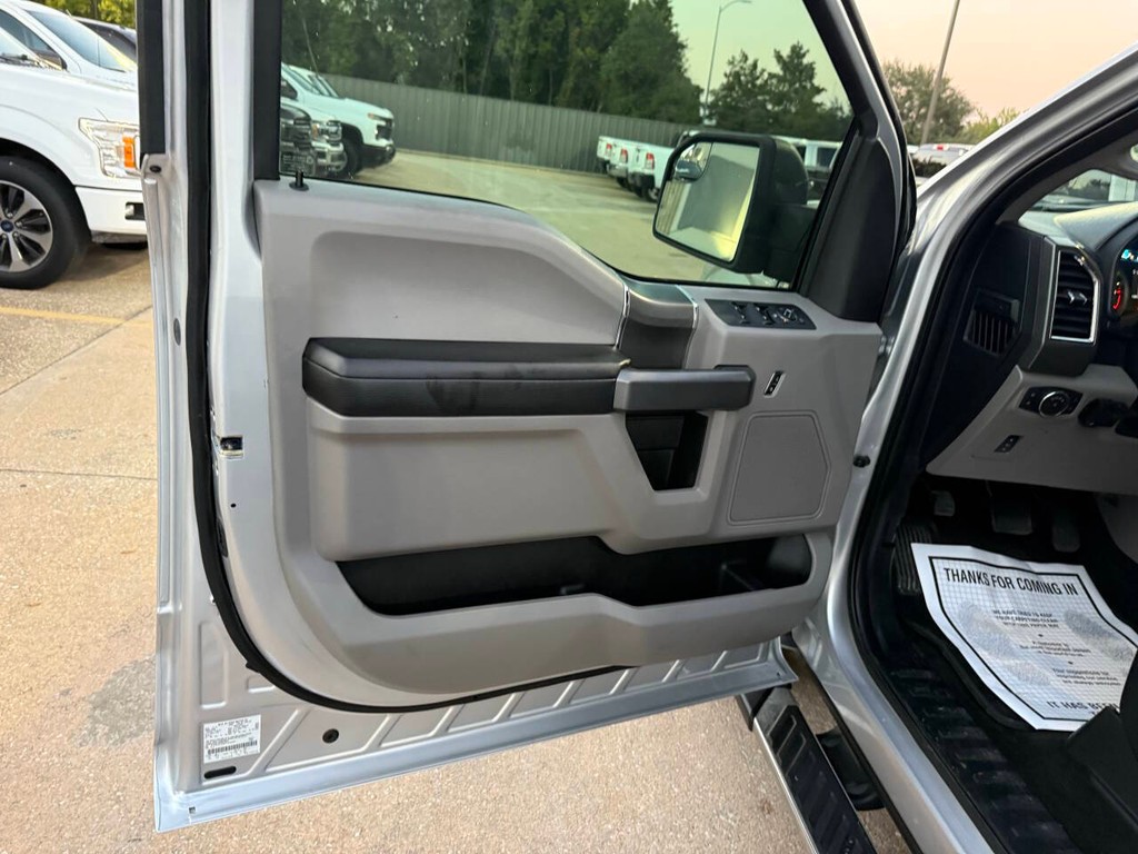 Ford F-150 Vehicle Full-screen Gallery Image 08