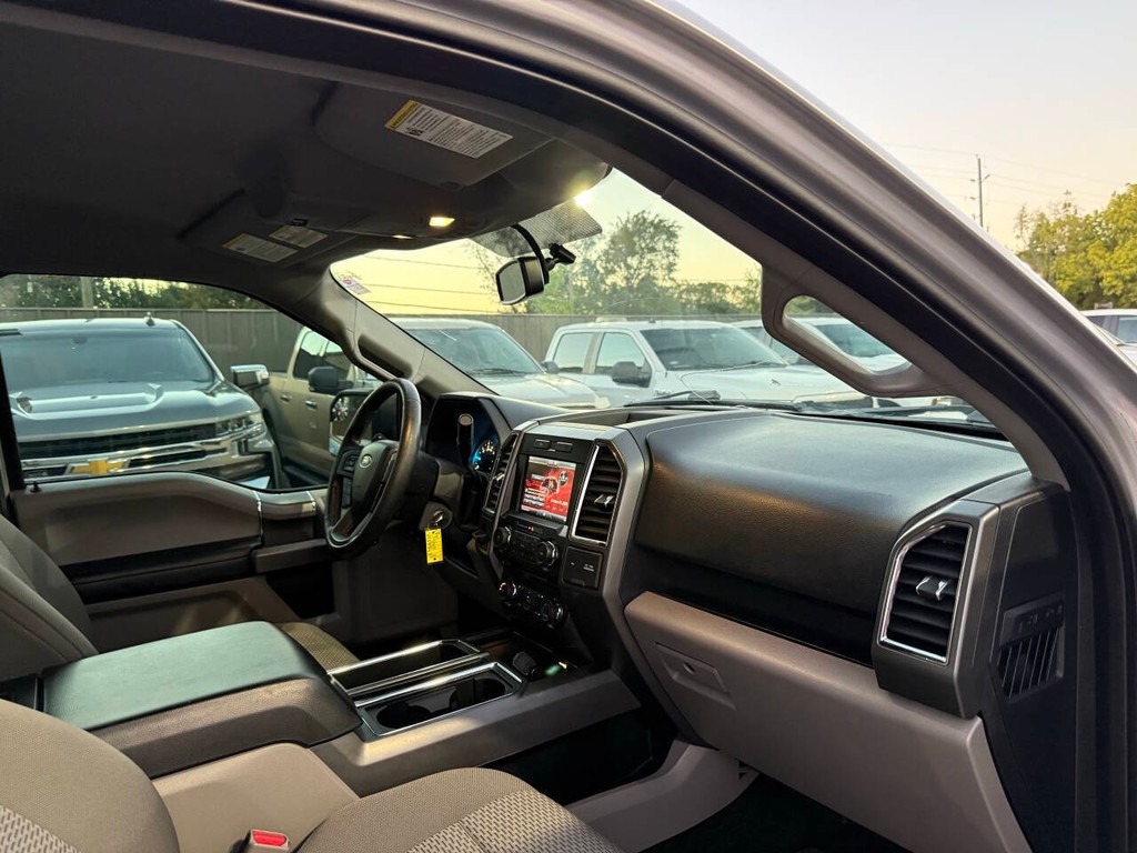 Ford F-150 Vehicle Full-screen Gallery Image 09