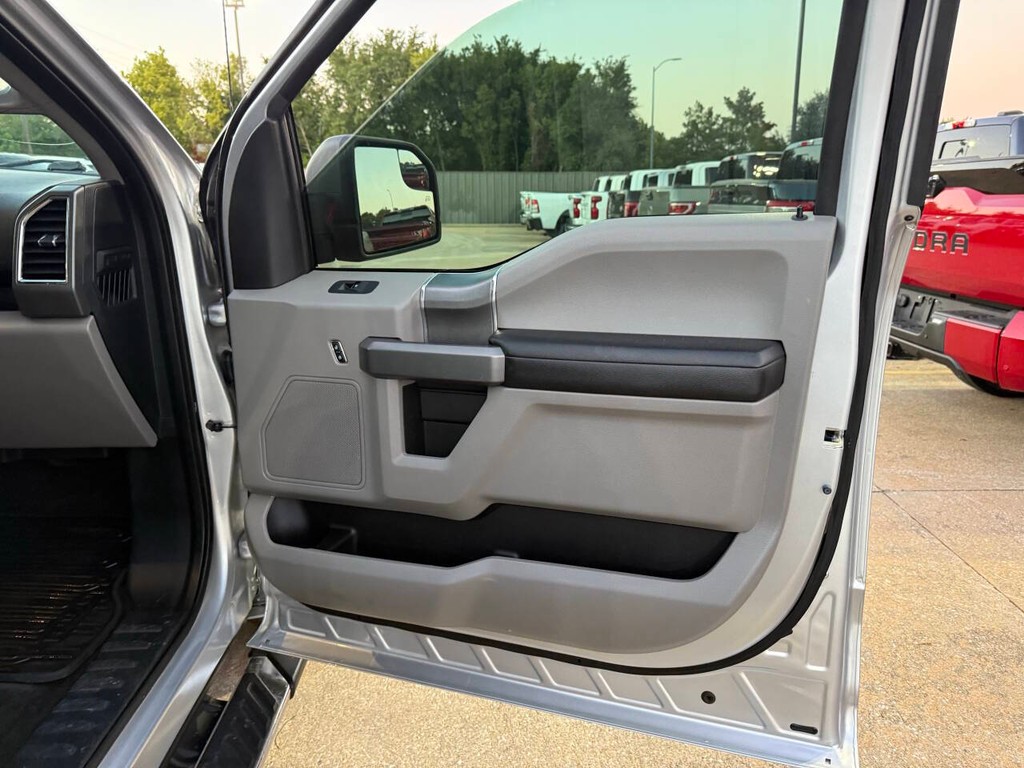 Ford F-150 Vehicle Full-screen Gallery Image 11