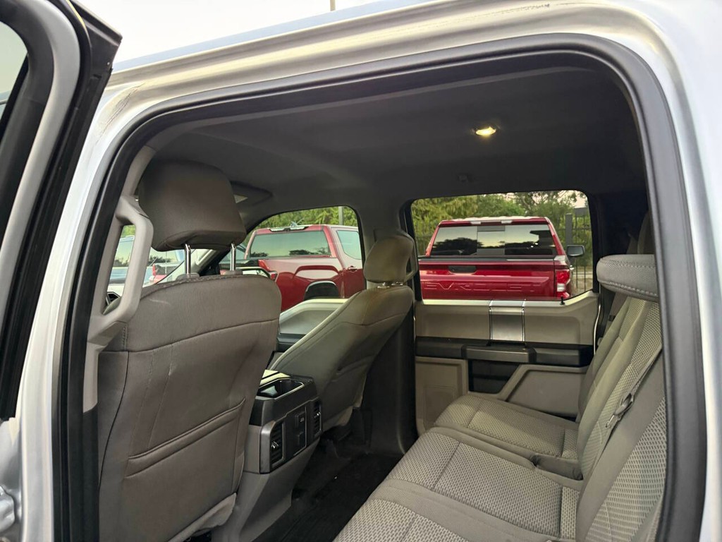 Ford F-150 Vehicle Full-screen Gallery Image 12