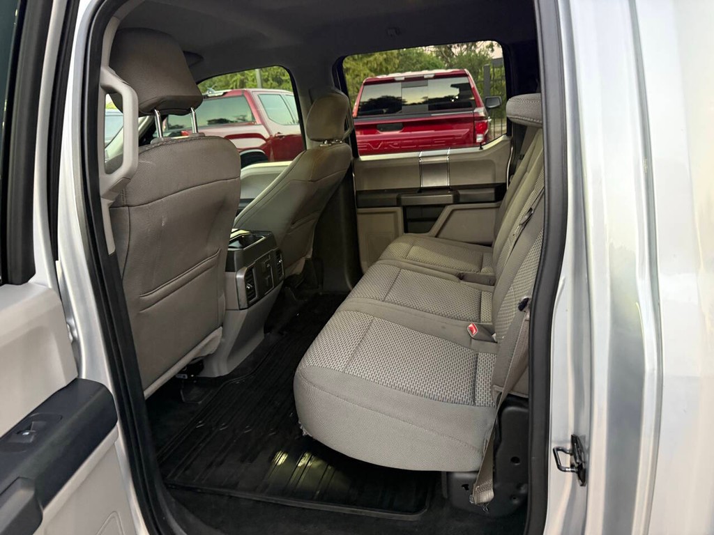 Ford F-150 Vehicle Full-screen Gallery Image 13