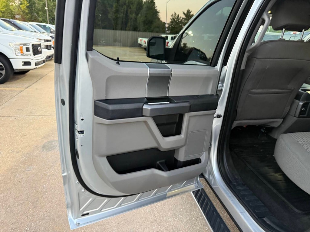 Ford F-150 Vehicle Full-screen Gallery Image 14