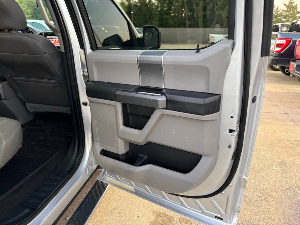 Ford F-150 Vehicle Full-screen Gallery Image 16