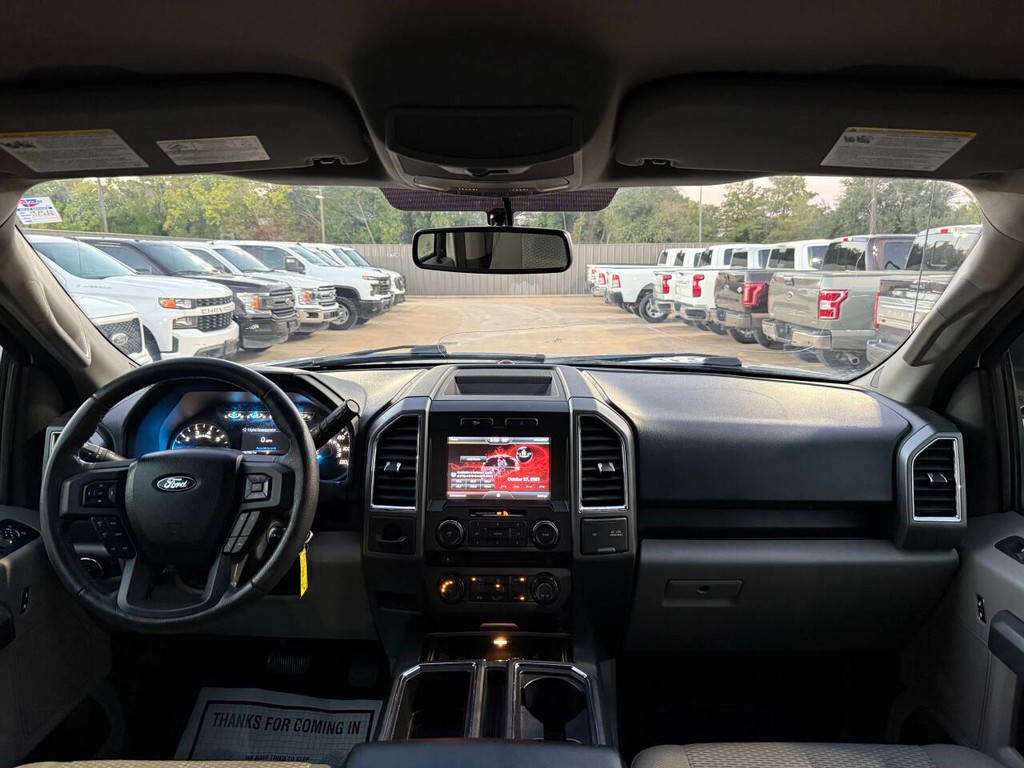 Ford F-150 Vehicle Full-screen Gallery Image 17