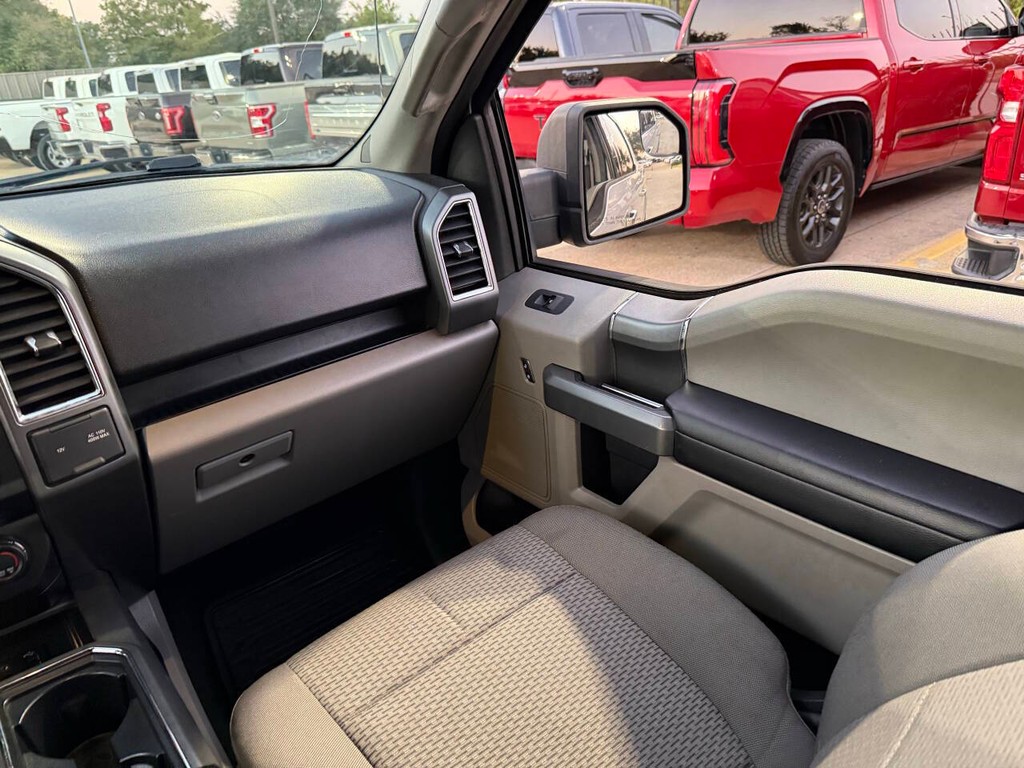 Ford F-150 Vehicle Full-screen Gallery Image 20