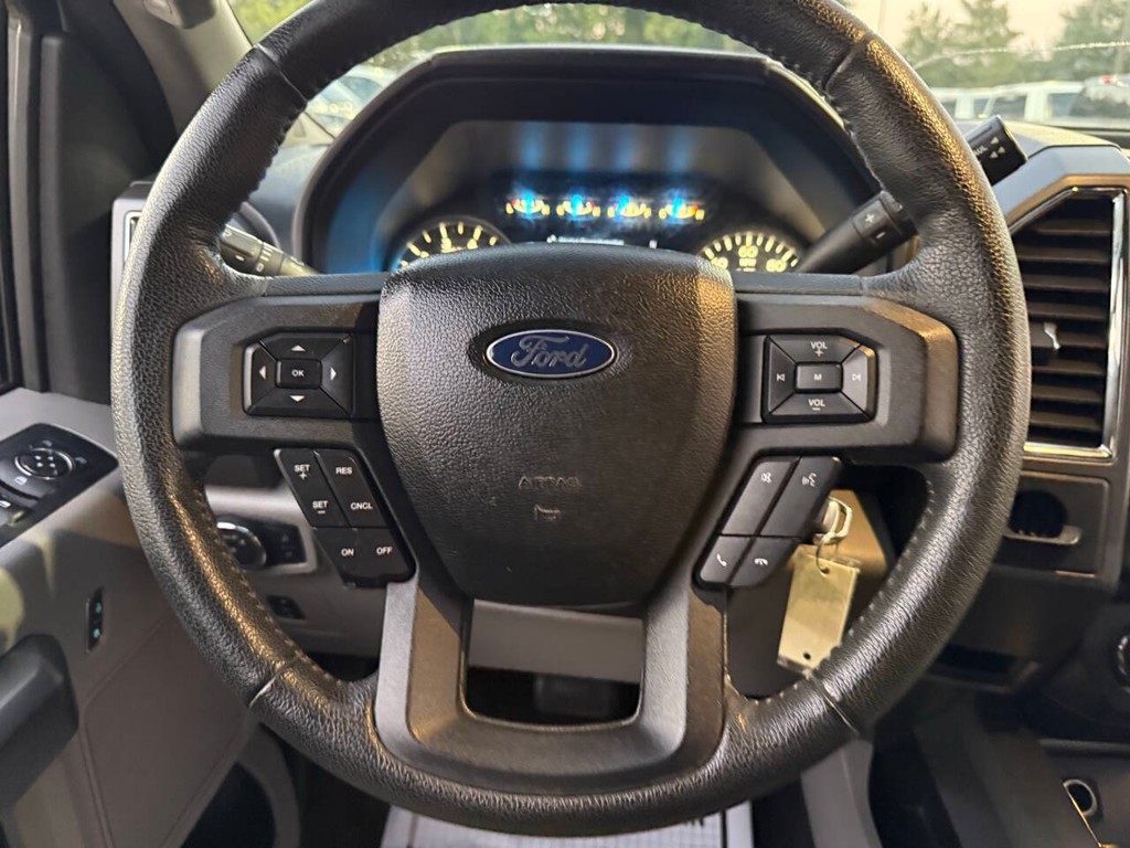 Ford F-150 Vehicle Full-screen Gallery Image 23