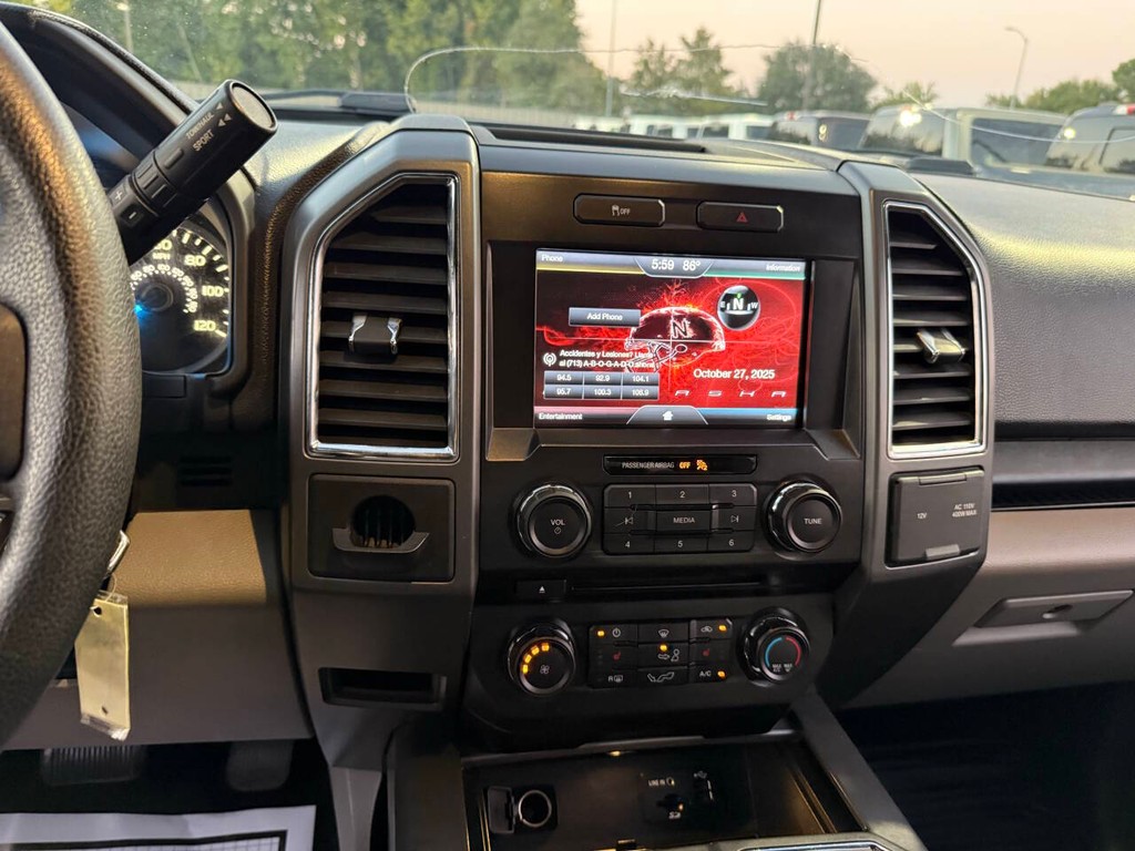 Ford F-150 Vehicle Full-screen Gallery Image 24