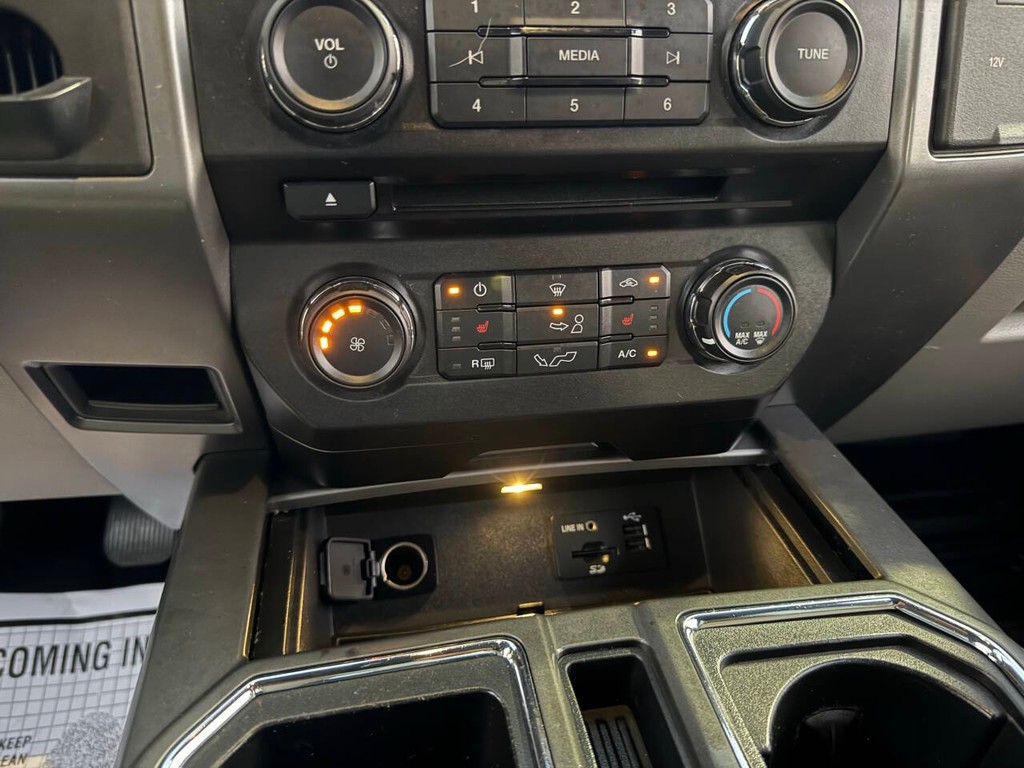 Ford F-150 Vehicle Full-screen Gallery Image 27