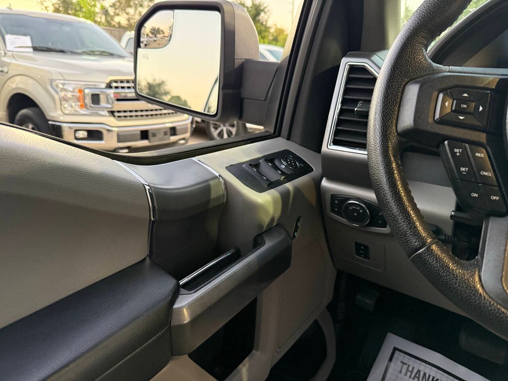 Ford F-150 Vehicle Full-screen Gallery Image 30