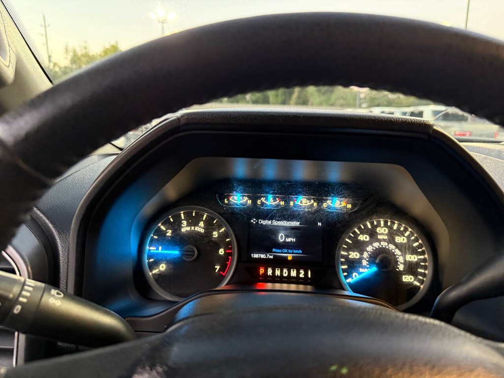 Ford F-150 Vehicle Full-screen Gallery Image 31