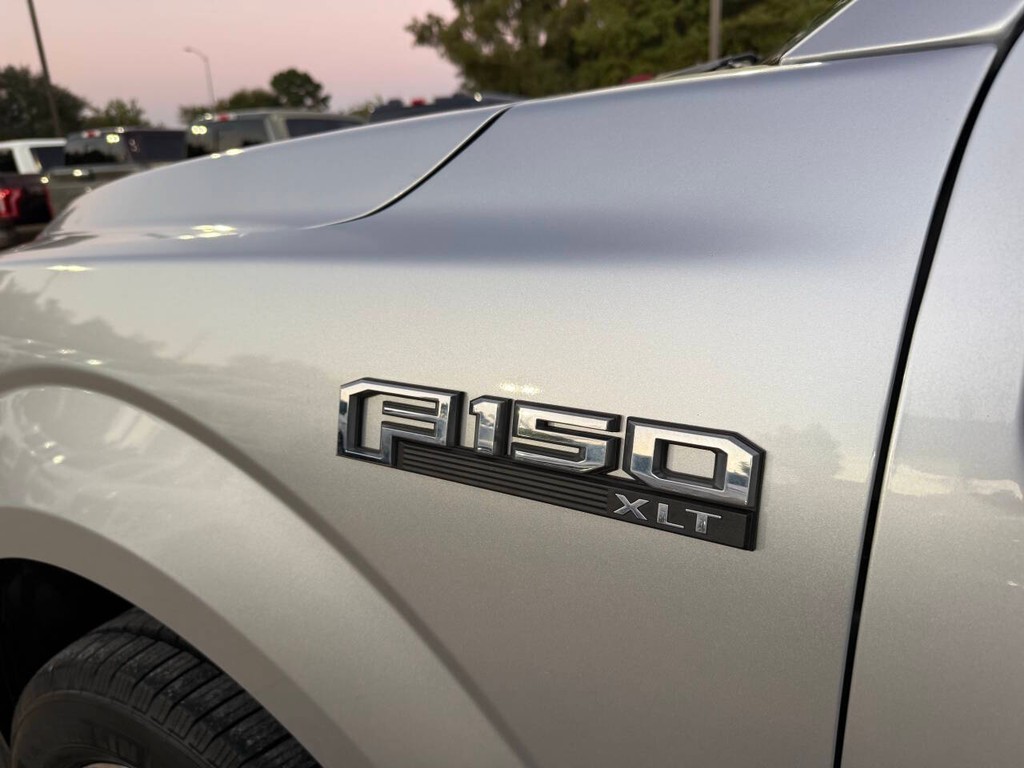 Ford F-150 Vehicle Full-screen Gallery Image 36