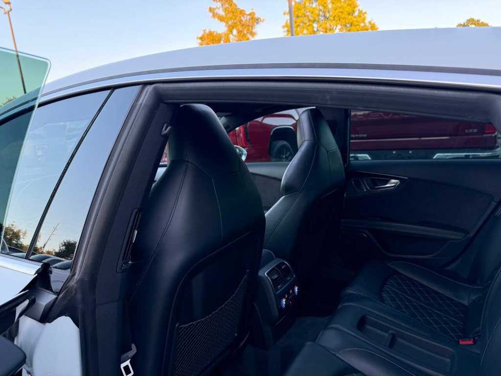 Audi S7 Vehicle Full-screen Gallery Image 11