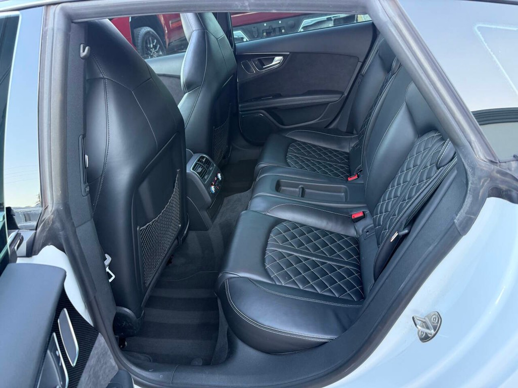 Audi S7 Vehicle Full-screen Gallery Image 12