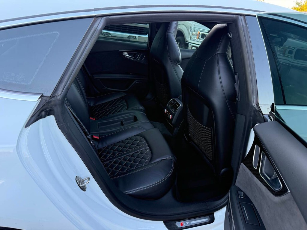 Audi S7 Vehicle Full-screen Gallery Image 14