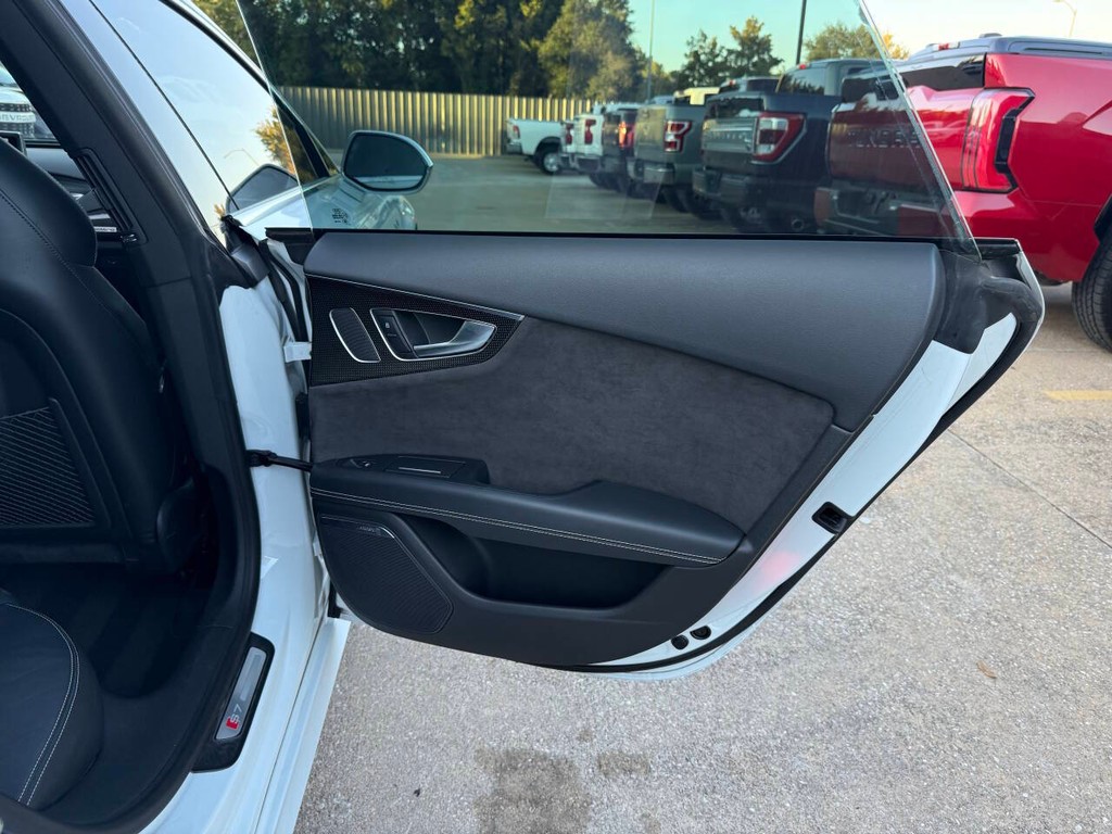 Audi S7 Vehicle Full-screen Gallery Image 15