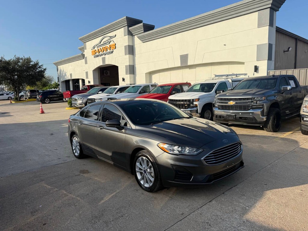 Ford Fusion Hybrid Vehicle Full-screen Gallery Image 02