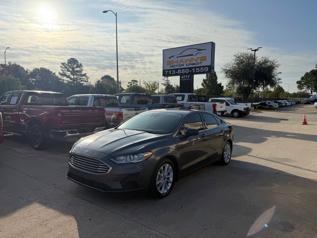 Ford Fusion Hybrid Vehicle Full-screen Gallery Image 03