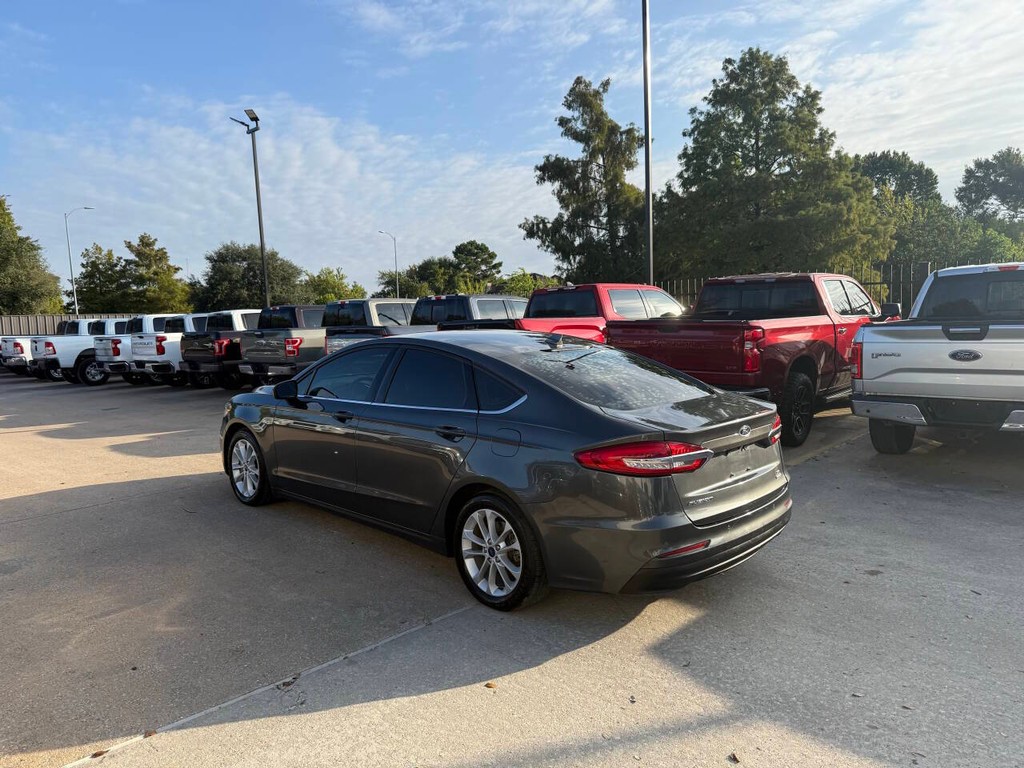 Ford Fusion Hybrid Vehicle Full-screen Gallery Image 04