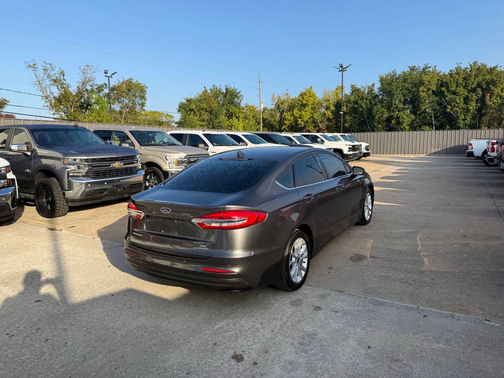 Ford Fusion Hybrid Vehicle Full-screen Gallery Image 05