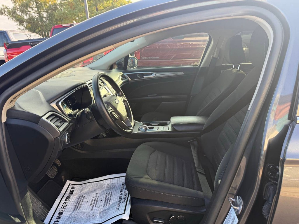 Ford Fusion Hybrid Vehicle Full-screen Gallery Image 07