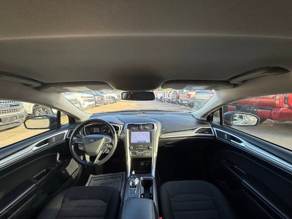 Ford Fusion Hybrid Vehicle Full-screen Gallery Image 18