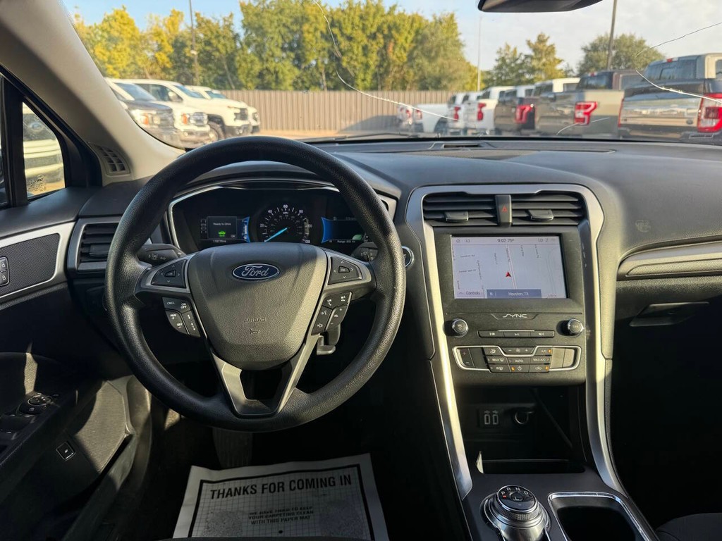 Ford Fusion Hybrid Vehicle Full-screen Gallery Image 21