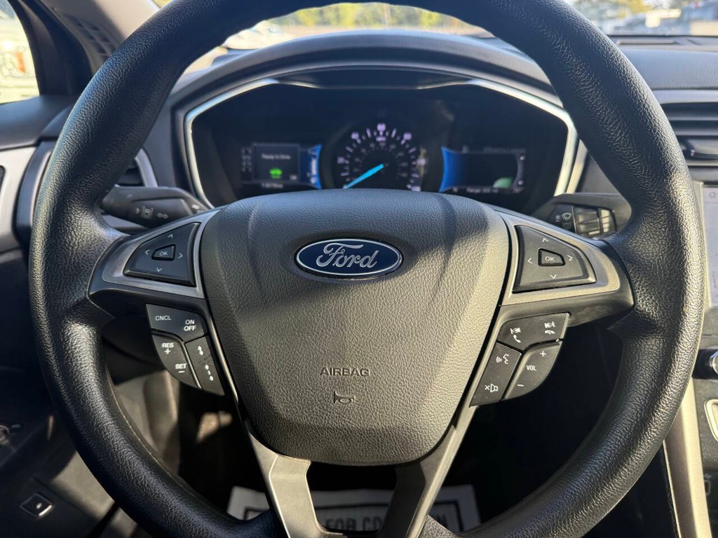 Ford Fusion Hybrid Vehicle Full-screen Gallery Image 23