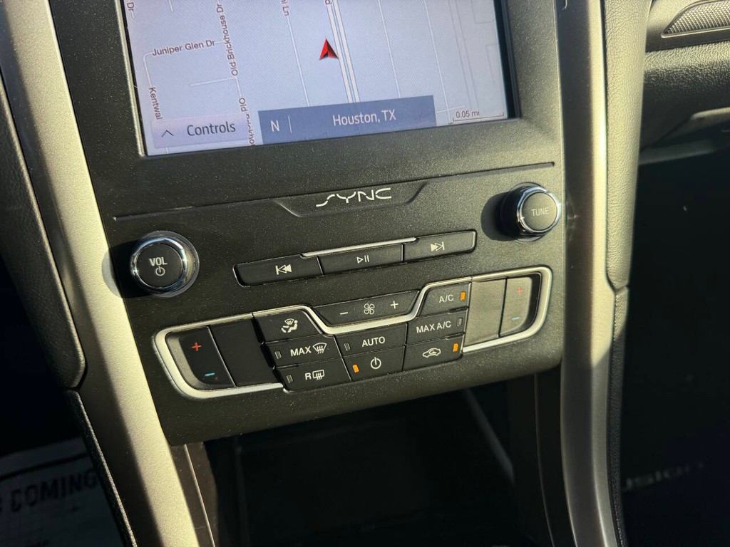 Ford Fusion Hybrid Vehicle Full-screen Gallery Image 27