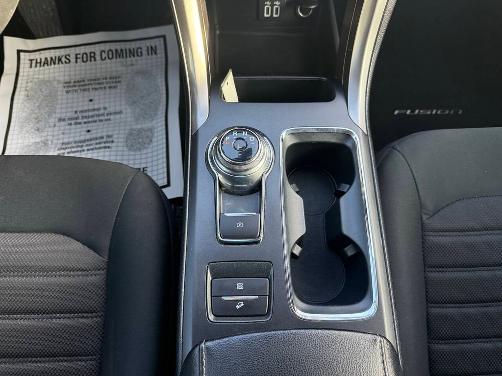 Ford Fusion Hybrid Vehicle Full-screen Gallery Image 28