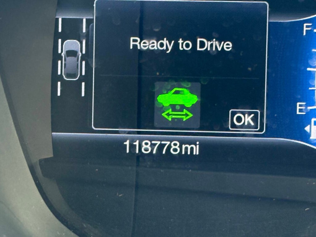 Ford Fusion Hybrid Vehicle Full-screen Gallery Image 31