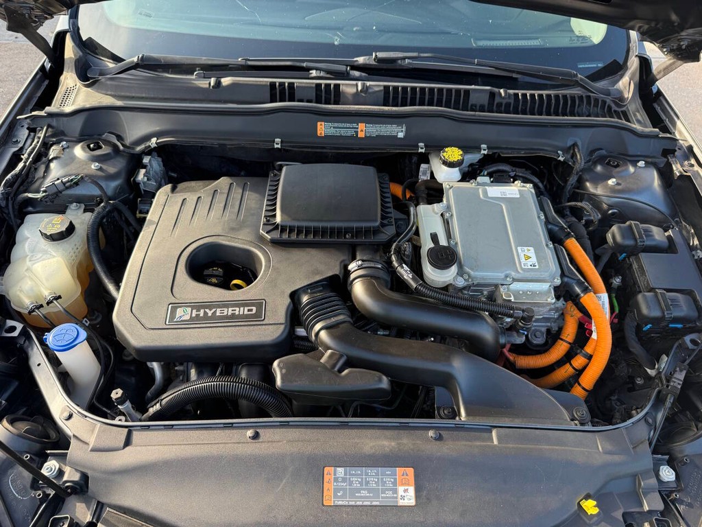 Ford Fusion Hybrid Vehicle Full-screen Gallery Image 33