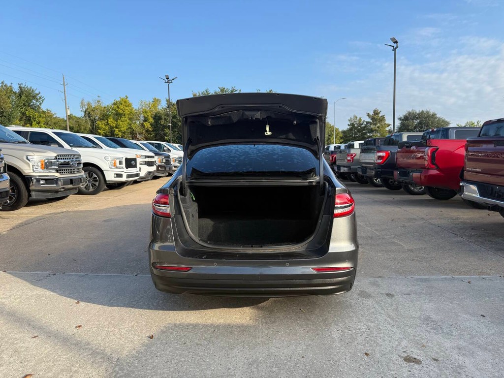 Ford Fusion Hybrid Vehicle Full-screen Gallery Image 35