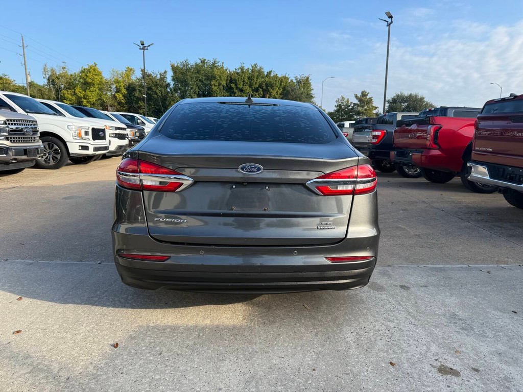 Ford Fusion Hybrid Vehicle Full-screen Gallery Image 36