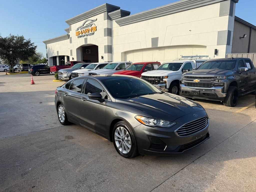 Ford Fusion Hybrid Vehicle Full-screen Gallery Image 39