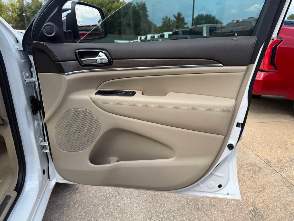 Jeep Grand Cherokee Vehicle Full-screen Gallery Image 11