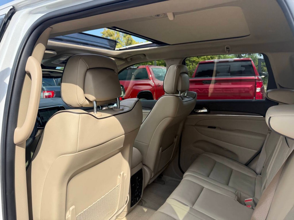 Jeep Grand Cherokee Vehicle Full-screen Gallery Image 12