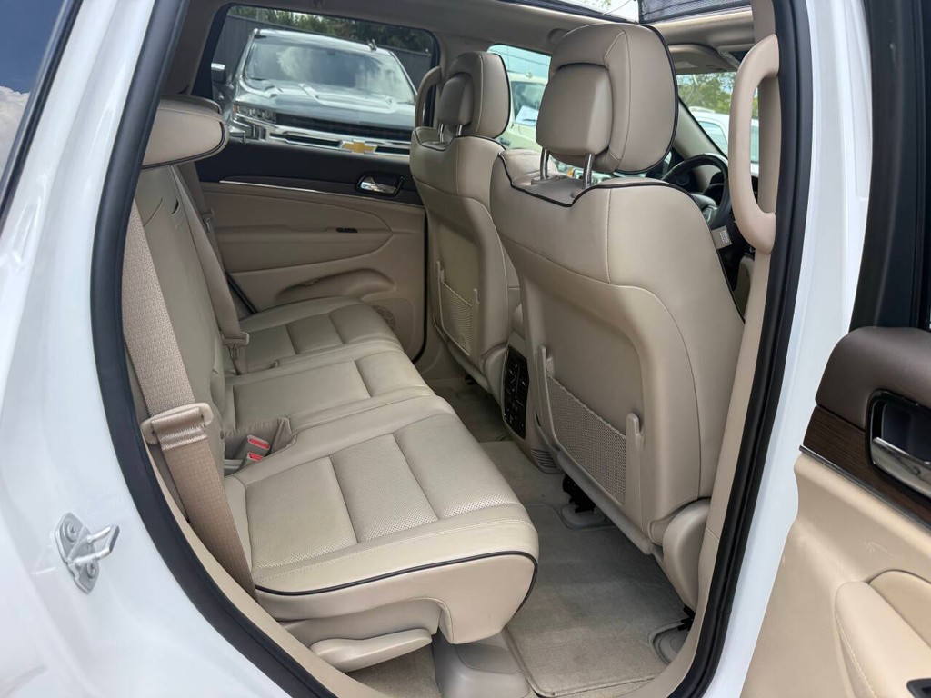 Jeep Grand Cherokee Vehicle Full-screen Gallery Image 15