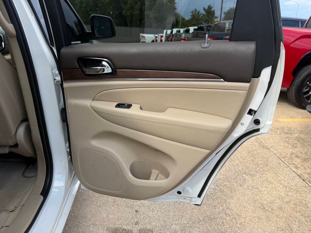 Jeep Grand Cherokee Vehicle Full-screen Gallery Image 16