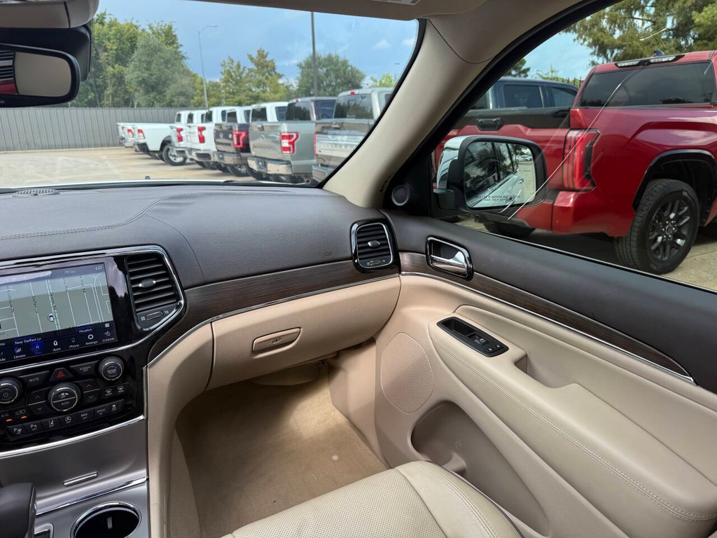 Jeep Grand Cherokee Vehicle Full-screen Gallery Image 20