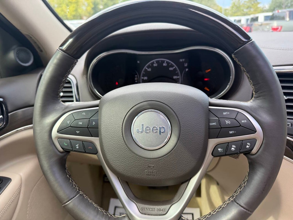 Jeep Grand Cherokee Vehicle Full-screen Gallery Image 23