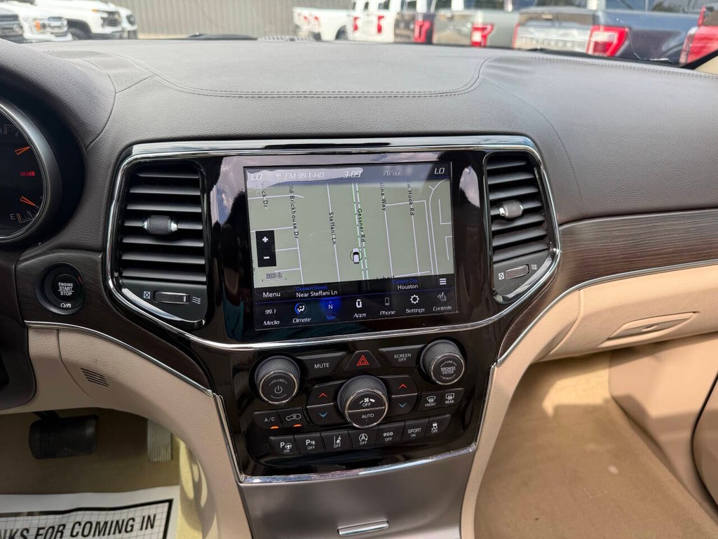 Jeep Grand Cherokee Vehicle Full-screen Gallery Image 24